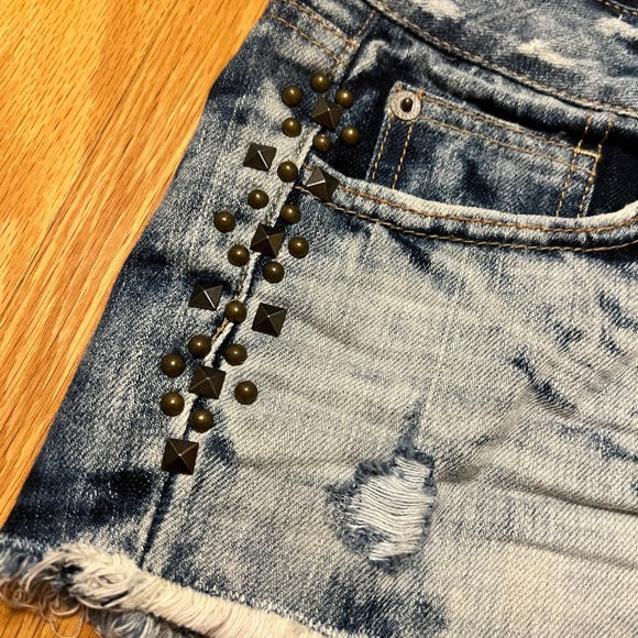Embellished Acid Wash Denim Shorts American Eagle - Picture 4 of 4